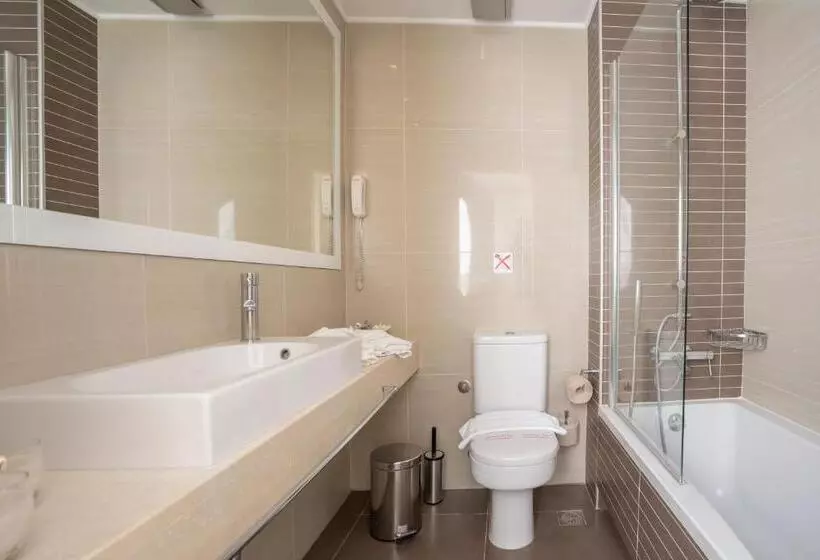 اتاق استاندارد سه نفره, Art Hotel Debono