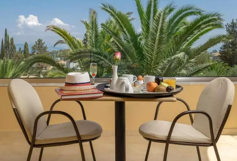 اتاق استاندارد سه نفره, Art Hotel Debono