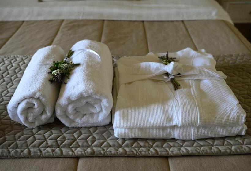 Полулюкс, Art Hotel Debono