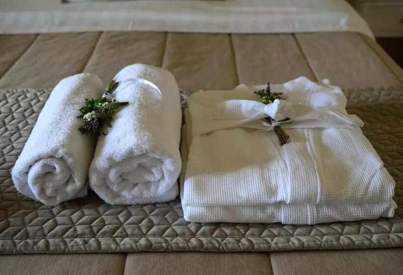 سوییت, Art Hotel Debono