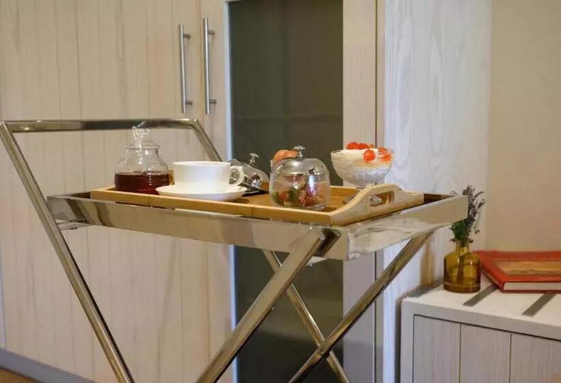 سوییت, Art Hotel Debono