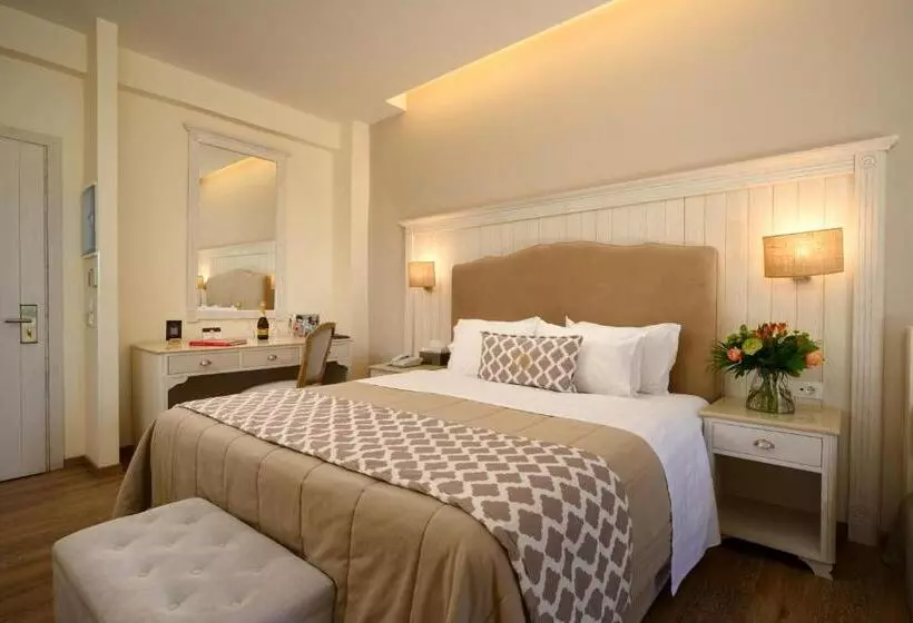 سوییت, Art Hotel Debono
