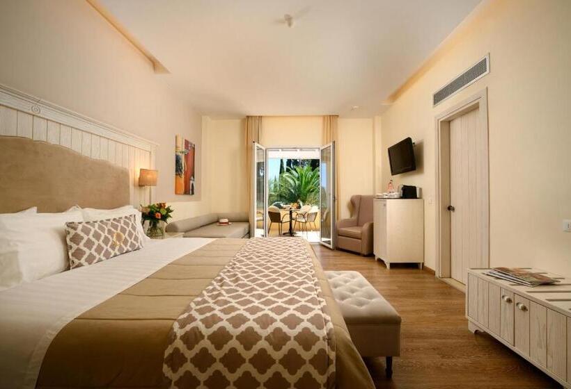 Люкс, Art Hotel Debono