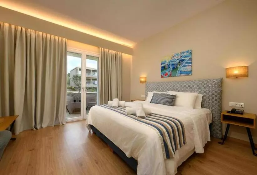 بانگلوی لوکس, Art Hotel Debono