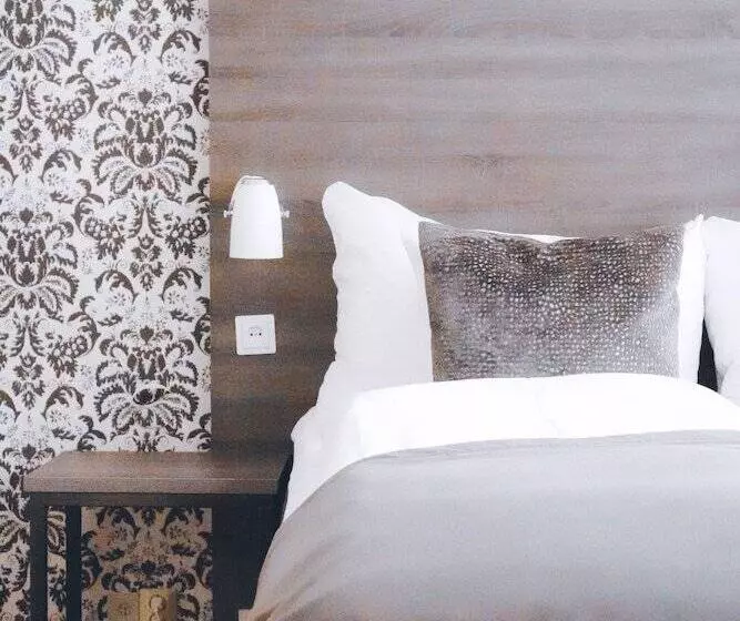 اتاق لوکس, Clarion Grand