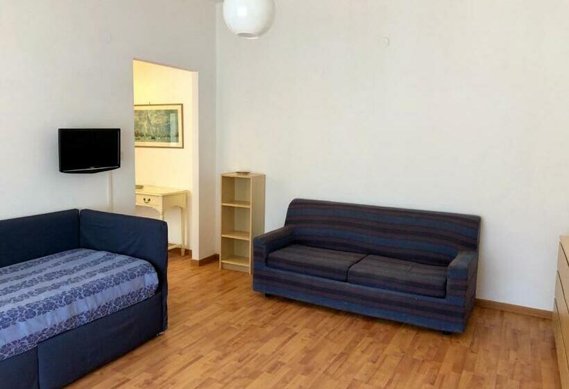 带1个卧室的带阳台的公寓, Le Palme