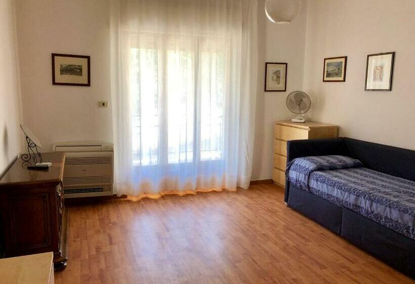 带1个卧室的带阳台的公寓, Le Palme