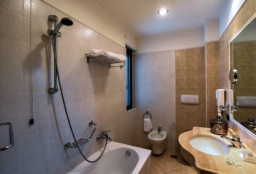 经典四人房间, Le Palme