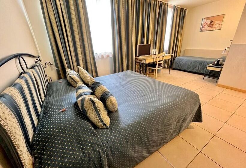 غرفة قياسية ثلاثية, Lovere Resort & Spa