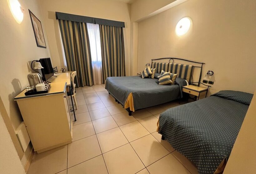 غرفة قياسية ثلاثية, Lovere Resort & Spa