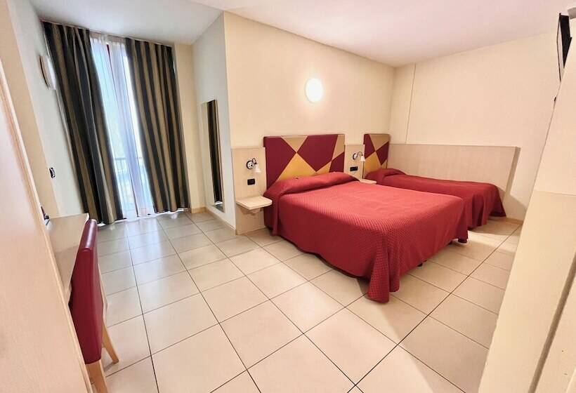 غرفة قياسية ثلاثية, Lovere Resort & Spa