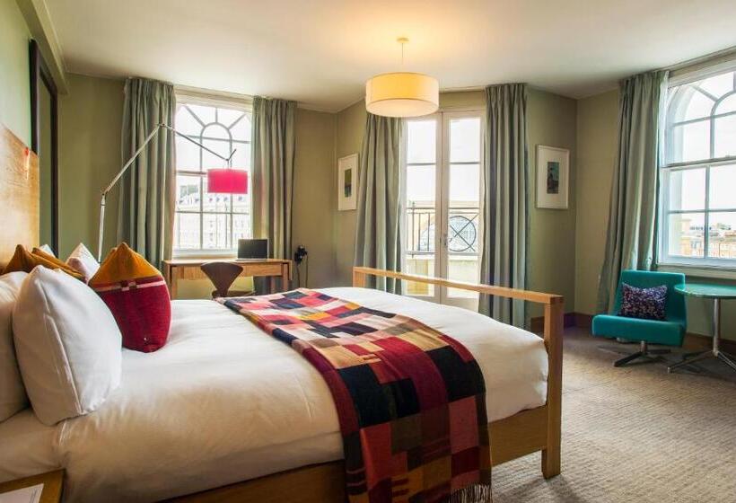 Deluxe Room, Megaro