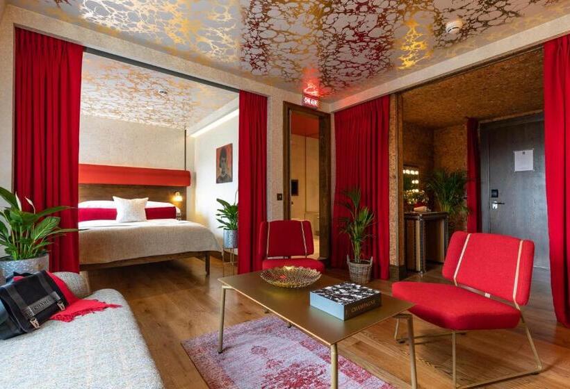 Президентский Люкс, Megaro