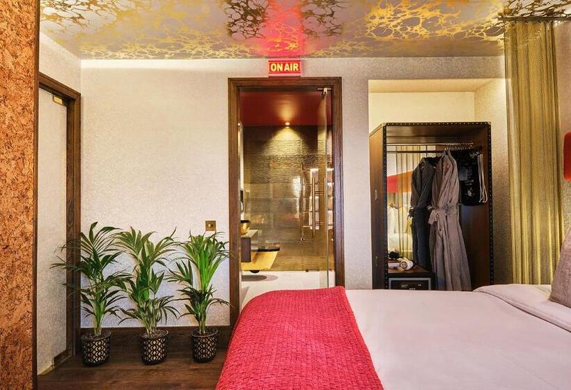 Президентский Люкс, Megaro