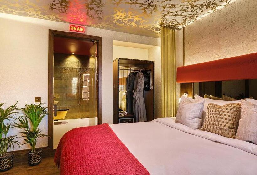 Президентский Люкс, Megaro