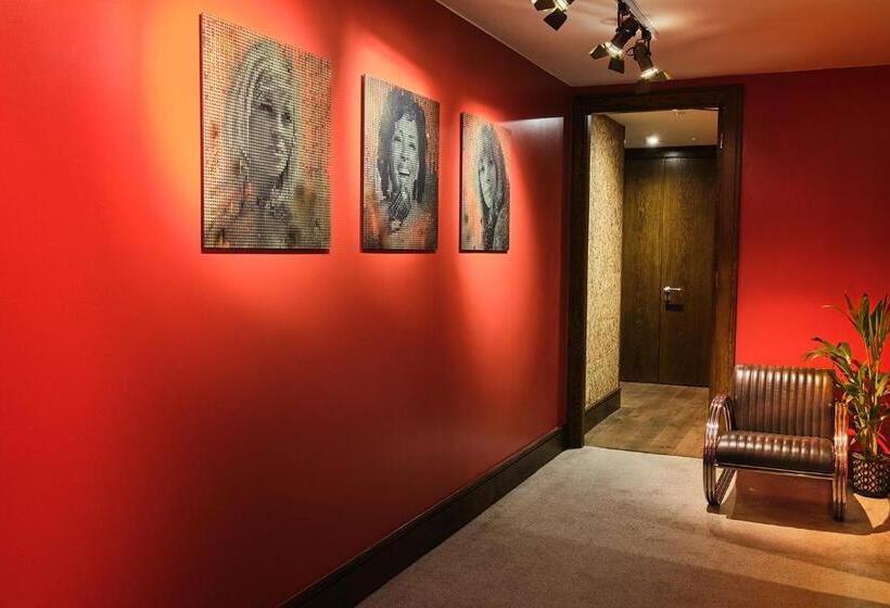 Президентский Люкс, Megaro