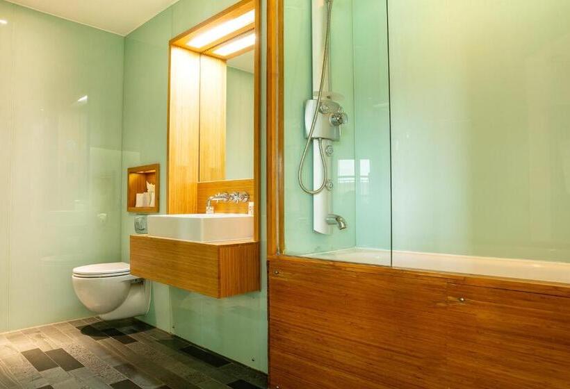 Полулюкс, Megaro