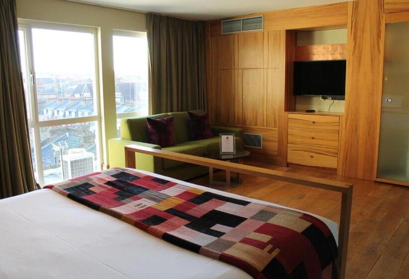 Полулюкс, Megaro