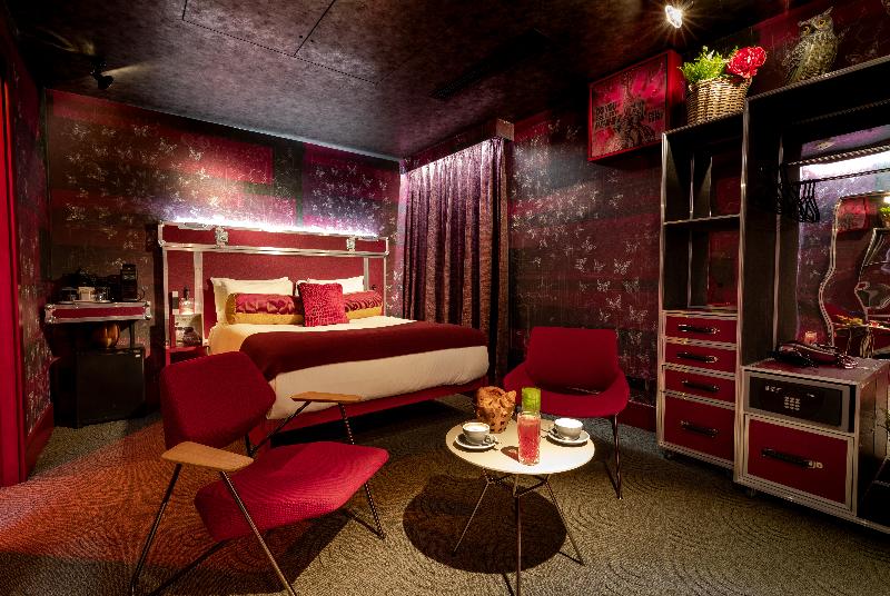 Deluxe Room, Megaro