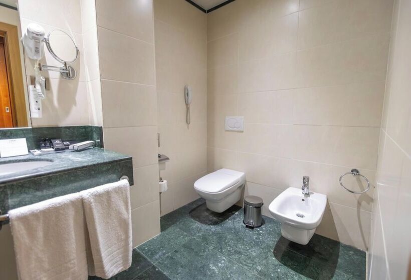 اتاق خانوادگی, Moon Dreams Calabahia