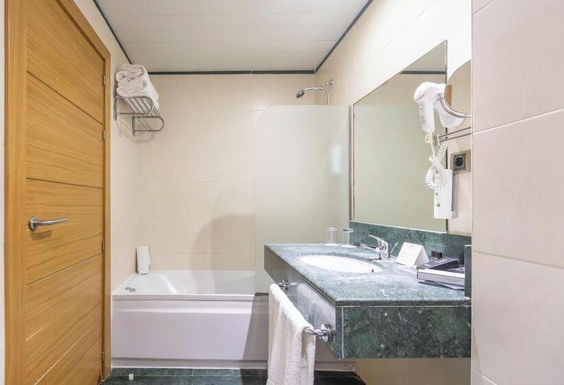 اتاق خانوادگی, Moon Dreams Calabahia