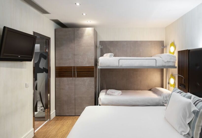 غرفة قياسية رباعية مطلة على البحر, Petit Palace Tamarises