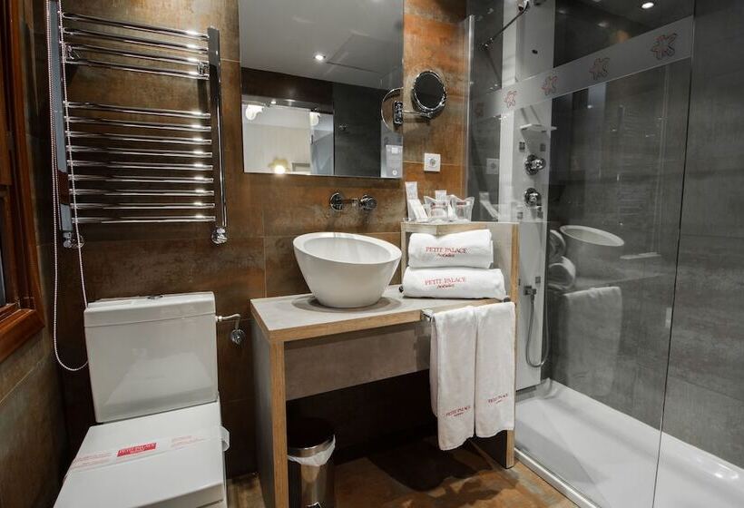 غرفة قياسية ثلاثية, Petit Palace Tamarises