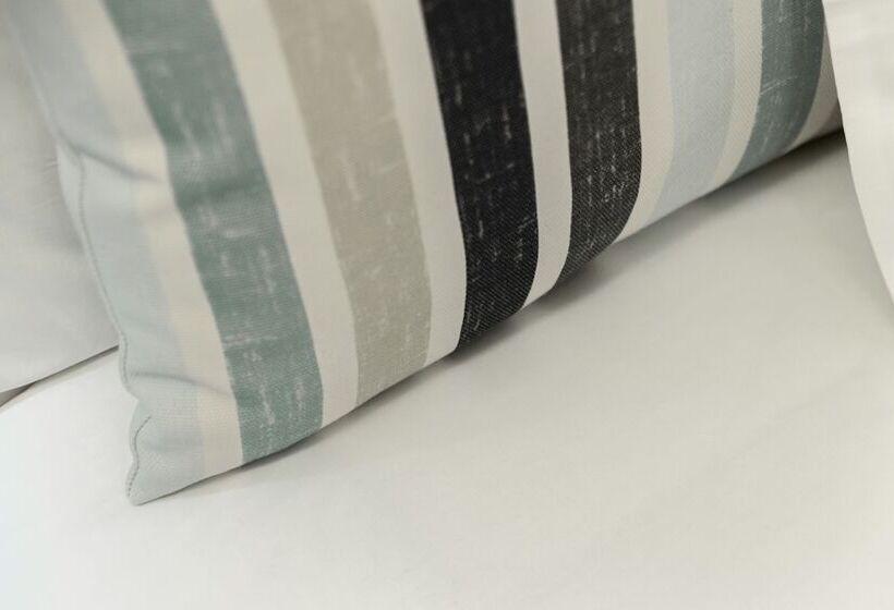 غرفة قياسية ثلاثية, Petit Palace Tamarises