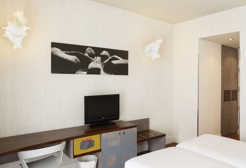 غرفة قياسية ثلاثية, Petit Palace Tamarises