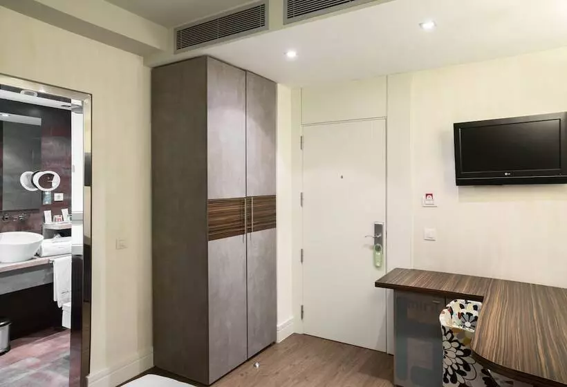 اتاق سوپریور چهار تخته, Petit Palace Tamarises
