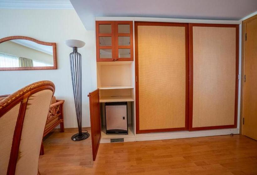 سوییت جونیور, Presa Di Finica