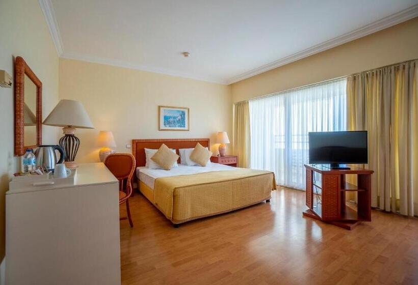 سوییت جونیور, Presa Di Finica