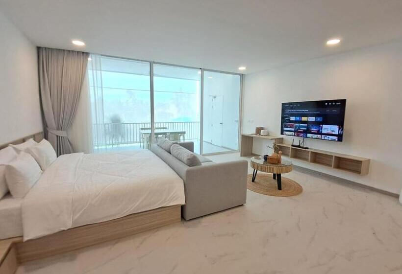 اتاق لوکس با چشمانداز دریا, Replay Pool Villa