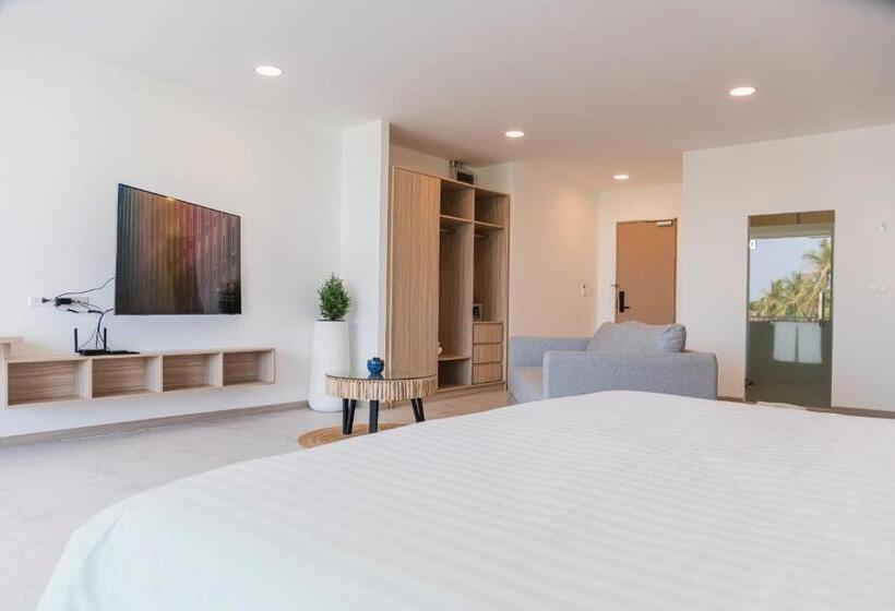 اتاق لوکس با چشمانداز دریا, Replay Pool Villa