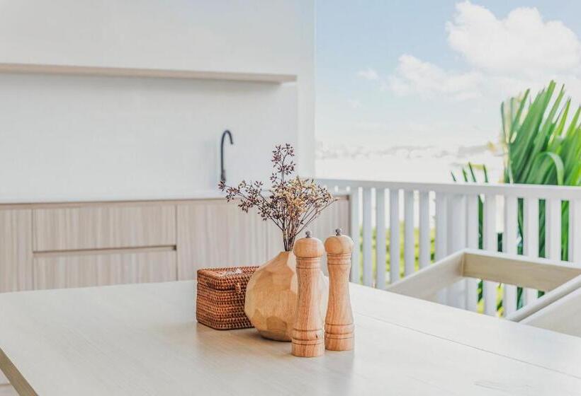 اتاق لوکس با بالکن, Replay Pool Villa