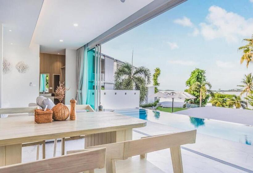 سوییت سوپریور با چشمانداز دریا, Replay Pool Villa