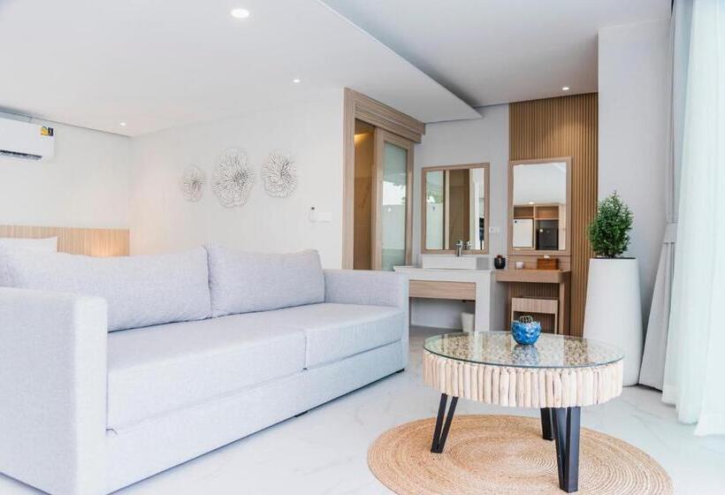 سوییت سوپریور با چشمانداز دریا, Replay Pool Villa