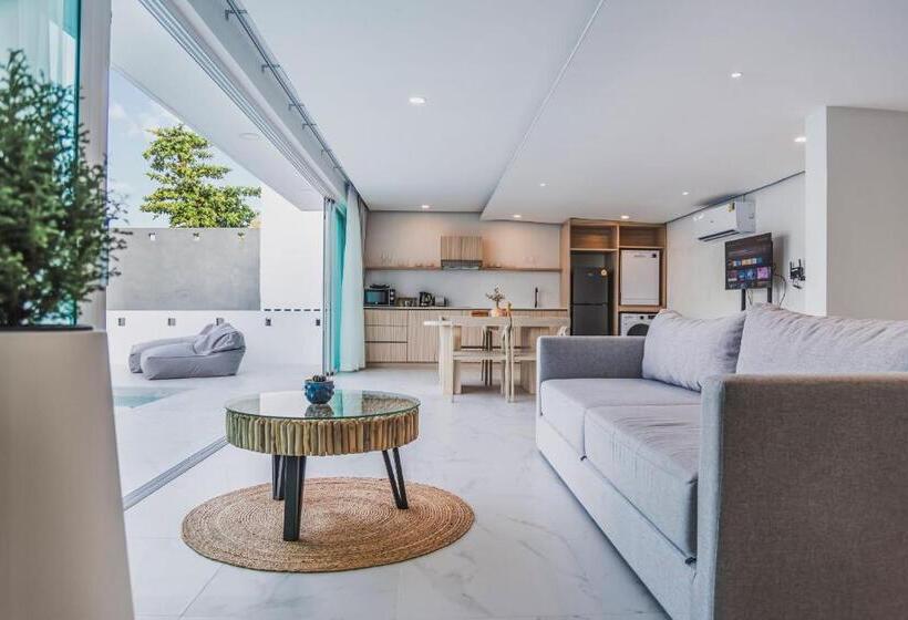 سوییت سوپریور با چشمانداز دریا, Replay Pool Villa