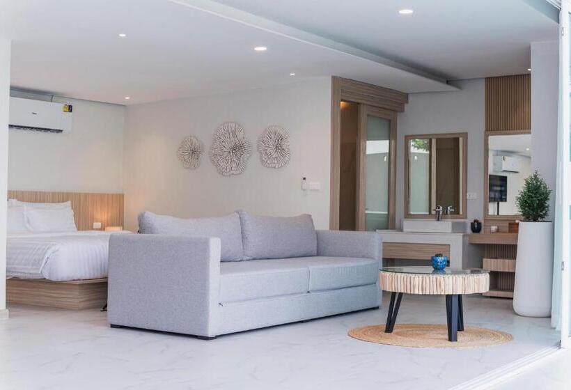 سوییت سوپریور با چشمانداز دریا, Replay Pool Villa