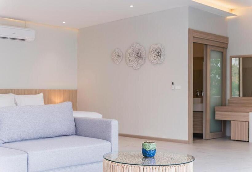 سوییت سوپریور با چشمانداز دریا, Replay Pool Villa