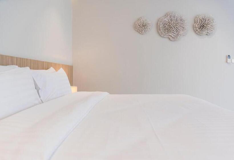 سوییت سوپریور با چشمانداز دریا, Replay Pool Villa