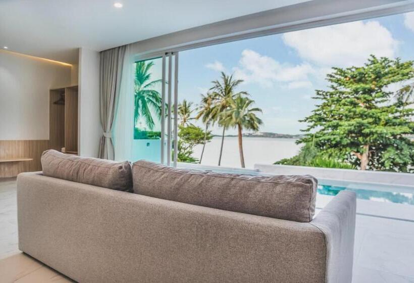 سوییت سوپریور با چشمانداز دریا, Replay Pool Villa