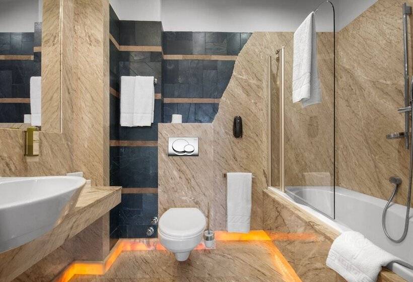 غرفة سوبيريور, Rubinstein