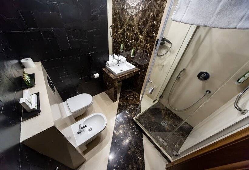 جناح ديلوكس, Rubinstein