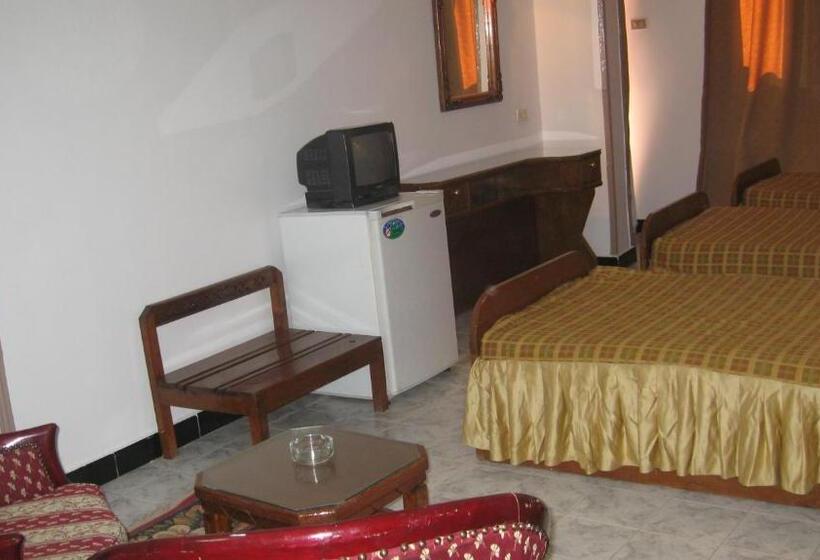 اتاق استاندارد سه تخته با چشم‌انداز, Sara Hotel Aswan