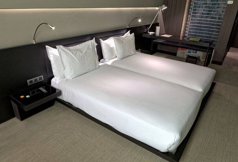 اتاق راحتی, Silken Gran Teatro