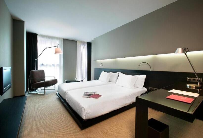 اتاق استاندارد سه نفره, Silken Gran Teatro