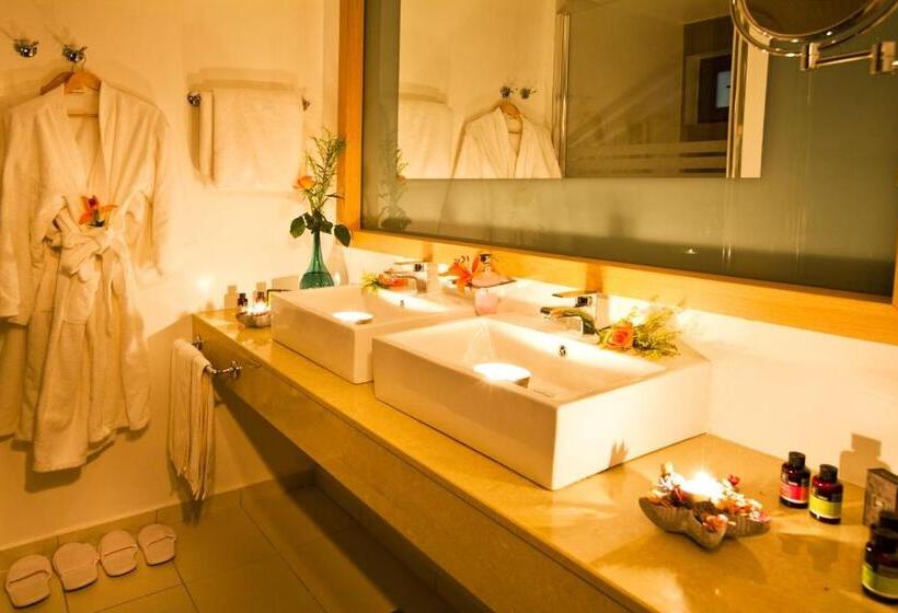 Люкс Executive Вид на Море, Oceanis Beach & Spa Resort