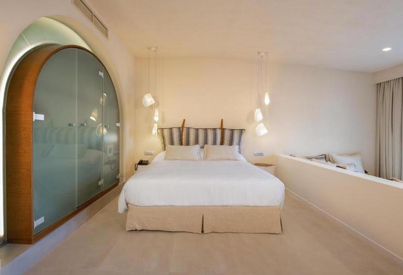 سوییت سوپریور, Oceanis Beach & Spa Resort