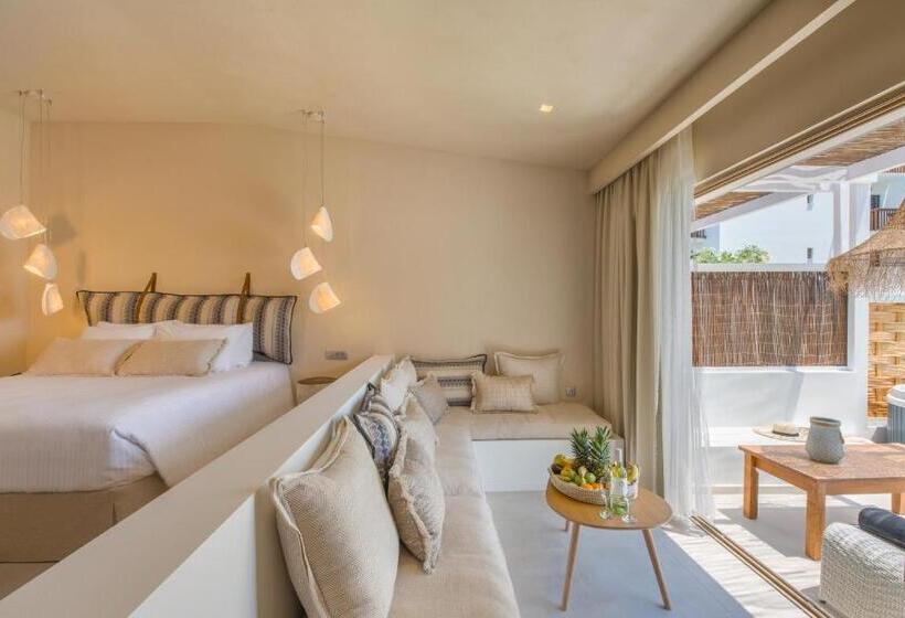 سوییت سوپریور, Oceanis Beach & Spa Resort